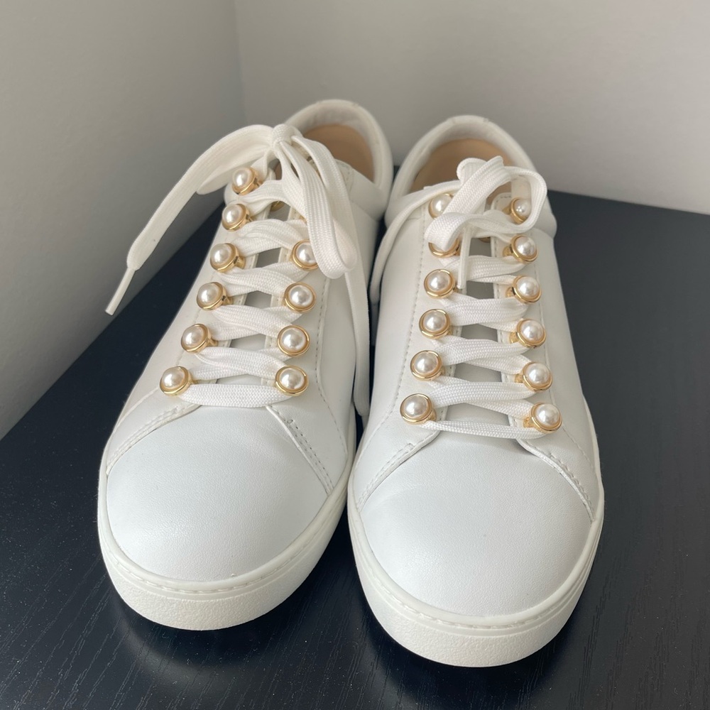 Stuart weitzman leather sneakers size 7/5